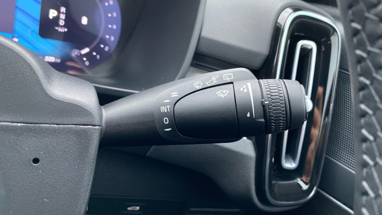 Volvo XC40 2.0 B4P Plus Black Edition 5dr Auto Petrol Estate